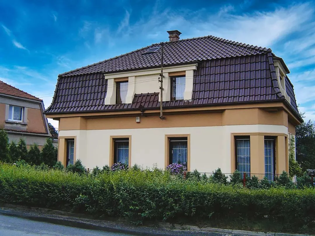 Detail skládané střešní krytiny